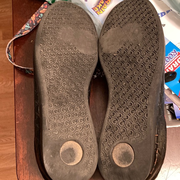 GUCCI | Black Microguccissima Leather Low Top Sneakers - Picture 7 of 9